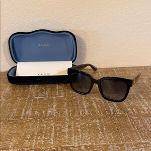 Gucci Elegant Black Sunglasses